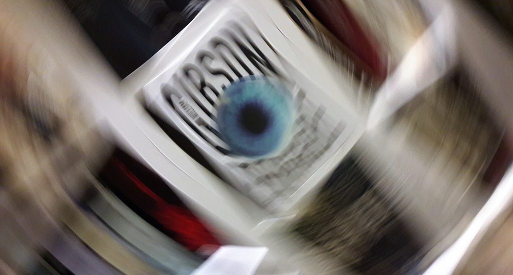 Verzerrtes Bild, das Geschwindigkeit andeutet zeigt Gibsons Buch Peripherie