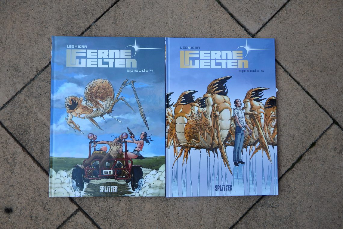 Zwei Comics auf Steinboden, auf den Covern Außerirdische, die wie große Hummer aussehen und einige Menschen