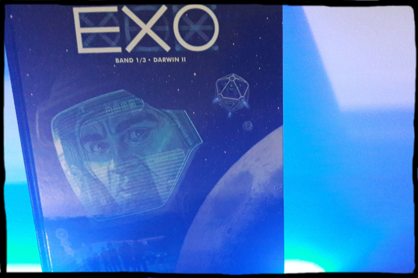 Exo Comiccover zeigt einen Astronauten, alles in blauen Tönen gehalten