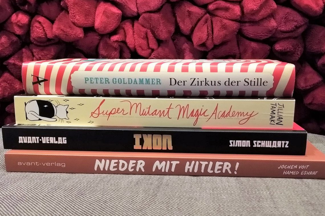 Stapel von vier Büchern