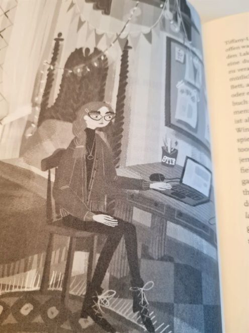 Zeichnung von Chloe Bristol - zeigt Elizabeth wie sie in ihrem Zimmer an einem Notebook sitzt