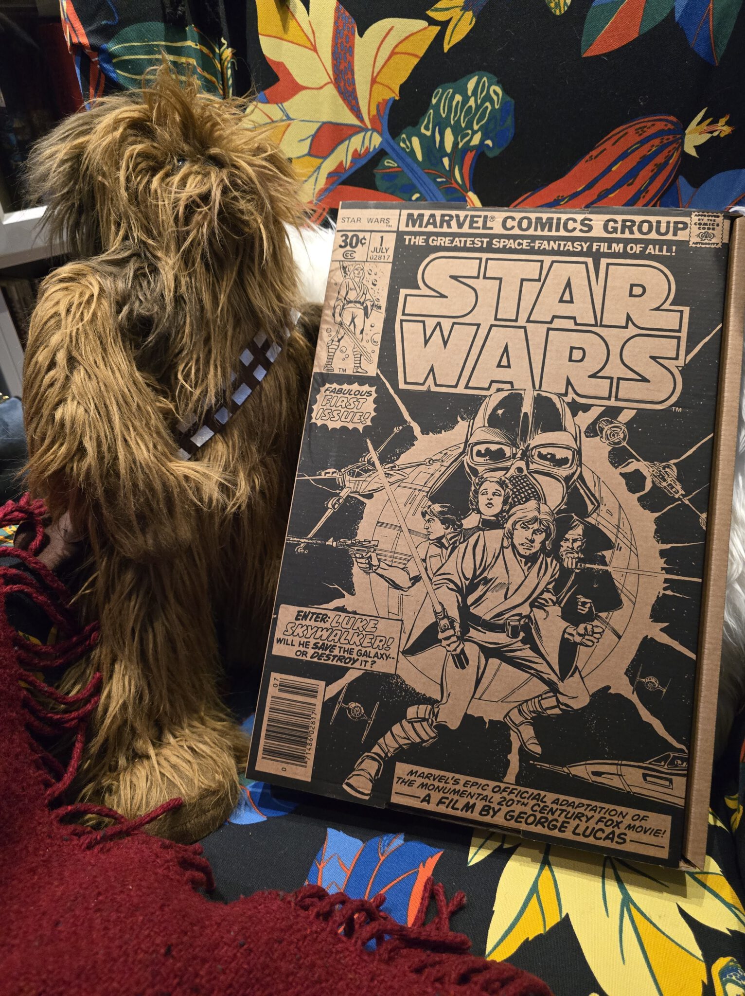 Chewbacca neben dem Pappschuber der Ausgabe 
